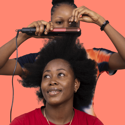 Comment entretenir ses cheveux après un défrisage ? - Laura Sim's